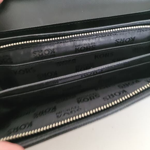 MICHAEL KORS MK Carryall Black Saffiano Leather Envelope Wallet Signature - Picture 5 of 11